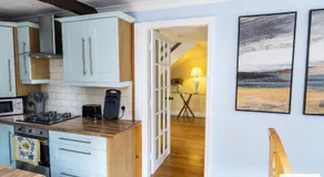 Smithy Bank Cottage - with free parking! - Image 2