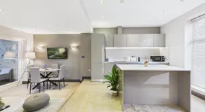 Stylish Mews House, Private Garden, Sleeps 4, Central Location - Image 3