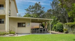 Sunny, 2-bedroom apartment with pool, 200m from Caseys beach - Image 3