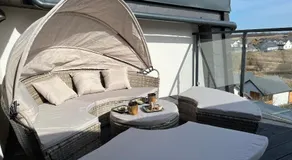 Apartament PREMIUM ze złotą wanną w sypialni widok na morze dyskretny taras z łóżkiem - Bałtyckie Sarbinowo 18 - Image 4