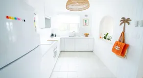 The Chelsea Beachside Apartment - Image 4
