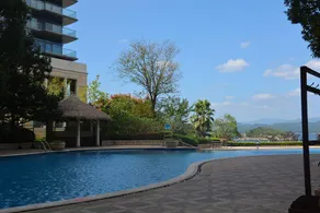 Lvcheng Lanwan Holiday Hotel - Image 2