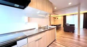 The Lobs Five, Brand New, 4 bedroom, 3 bath, 4 toilet, 8 min to Rusutsu, 7-11, bus at door - Image 2