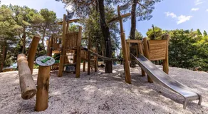 Porton Nature Hideouts - Image 4