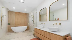 King Beds - Ensuites - Sleeps 20 - Cinema - Lake - Image 2