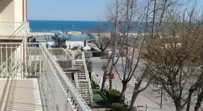 Appartamenti FRONTESPIAGGIA CERVIA - Image 5
