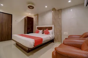 OYO 60742 Hotel White Star - Image 3