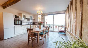 Logements calmes avec piscine, jardin et parking - Image 3