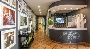 Regina Urban Beach Hotel - Image 4
