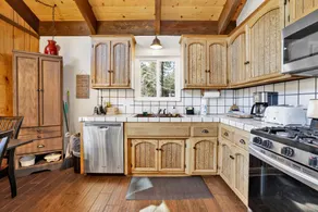 Rustic Retreat at Big Bear - Spacious Family Chalet - Image 4
