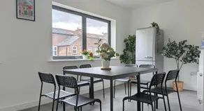 Stylish Rooms Near Airport & City Centre Parking - Image 5