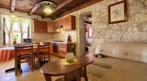 Charming villa Eleonora with pool near Pula - Image 2