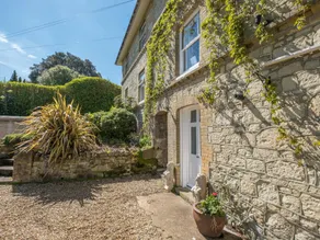 Luccombe Villa Holiday Apartments - Image 5