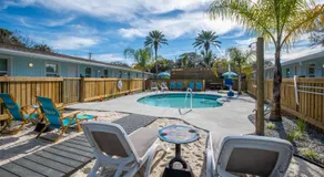 Hotel Palms - Image 2
