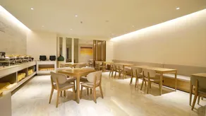 Ji Hotel Shanghai Xujiahui Tianyaoqiao Road - Image 3