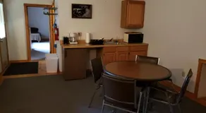 Steffen's Cedar Lodge - Image 4