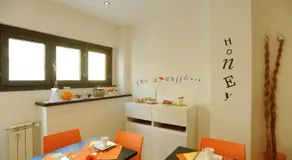 Honey Rooms - Image 3