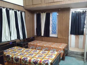 A1 Ladies Guest House - Image 5