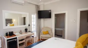 No 4 Boutique Beach House - Image 3