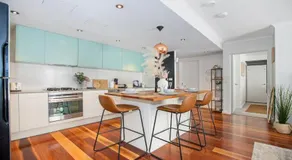 The Regent Stylish City Apartment with Free Parking - Image 2