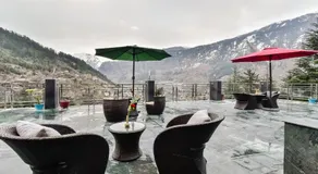 Hotel Snowcrests Manor - Image 3