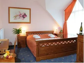 Orchidea Hotel Lipót - Image 2