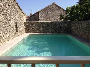 FERMETTE DU XVIeme avec PISCINE, COUR et JARDIN - Image 1