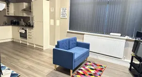 2 Bed Apartment - Sleeps 4 - Wifi - Parking - Image 2