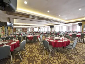 Newtown Plaza Hotel - Image 3