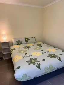 Beautiful room near shops 12 km to CBD and fast internet plus free parking - Image 4