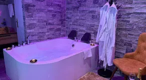 Dubai Spa Apartment #1 - Jacuzzi & Sauna Free Parking - Image 5