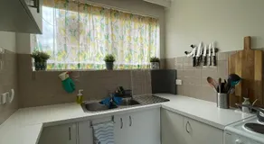 Great location - 5 minutes to the beach and shops - Image 5