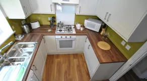 Garfield Place Cosy 2-Bedroom Cottage Central Windsor with Parking - Image 5