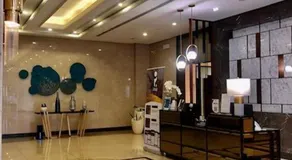 BGC, Luxe McKinley Condo at Venice Residences, Free Parking and WiFi - Image 2
