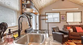 Rustic getaway in the woods - Image 2