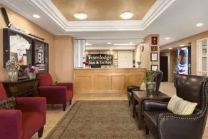 Travelodge by Wyndham Spruce Grove - Image 2