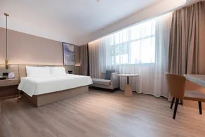 Starway Hotel Linyi Mall Center - Image 2