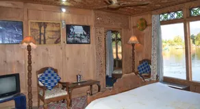 Palace Heights Houseboats - Image 2