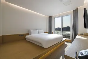Bluefrog Hotel - Image 2