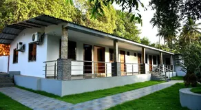 Hotel Akshada & Guest House - Image 4