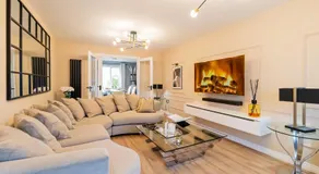 Three Bedroom Birmingham Stay Free Parking Perfect for Families Travellers Professionals M6 - Image 2