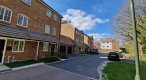 The Cozy Stopover 3 bedroom house with free Parking - Image 3