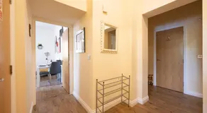 The Avenue - Image 4
