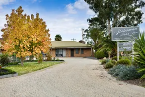 Statesman Motor Inn - Image 5