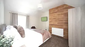 Bedford Retreat - Image 2