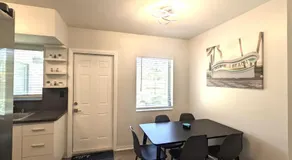 Paradise Awaits! Beach, King Bed, Private Yard & Workspace - Image 5