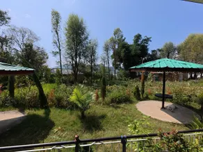 Vin's Villa & caffe - Image 4