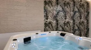 GG Landlords Room & Spa - Image 3