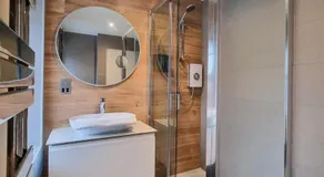 Apartamento vacacional con jacuzzi | Vistas al río - Image 4