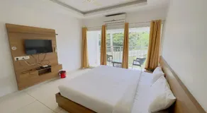 HOTEL LETS STAY - Image 2